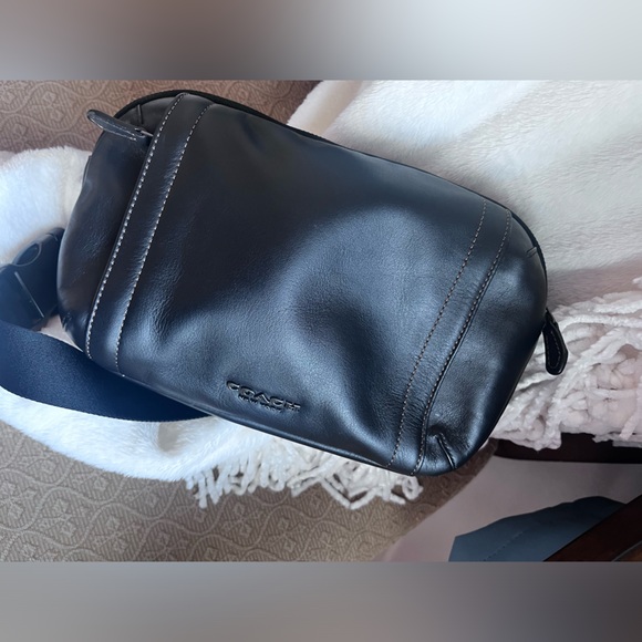 Coach leather Sling bag - Picture 1 of 8